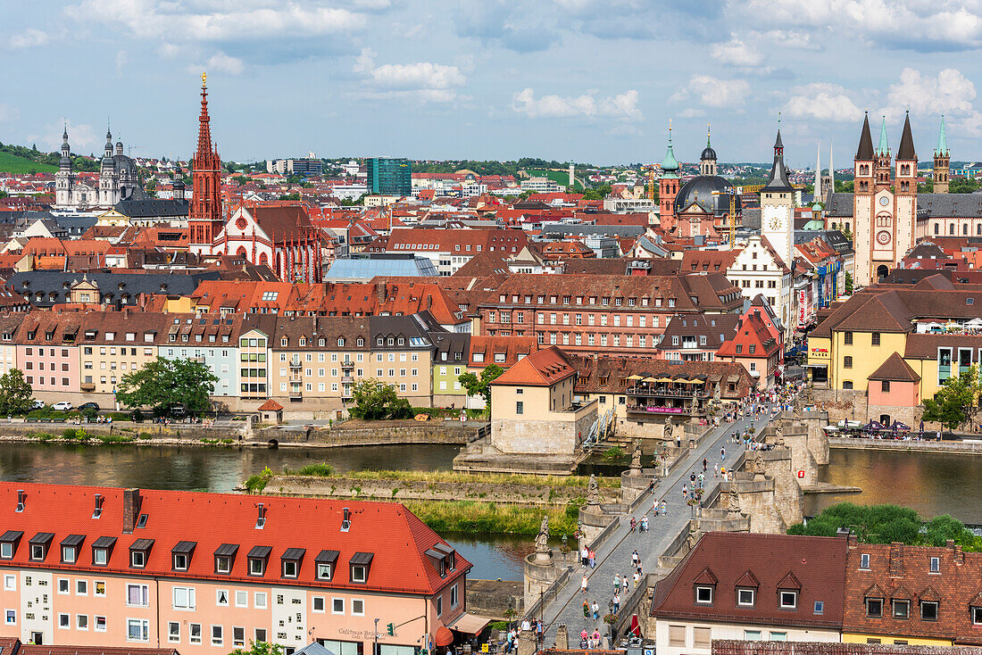 Altstadt und alte Mainbrücke in Würzburg, Unterfranken, Franken, Bayern, Deutschland