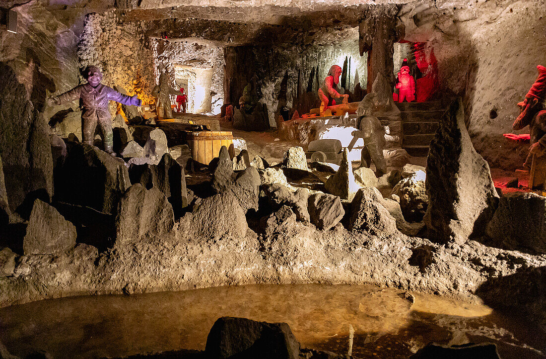 Salzzwerge am Boden des Kunegunda-Schachts im Salzbergwerk Wieliczka (Kopalni Soli Wieliczka) in Wieliczka in Kleinpolen in Polen