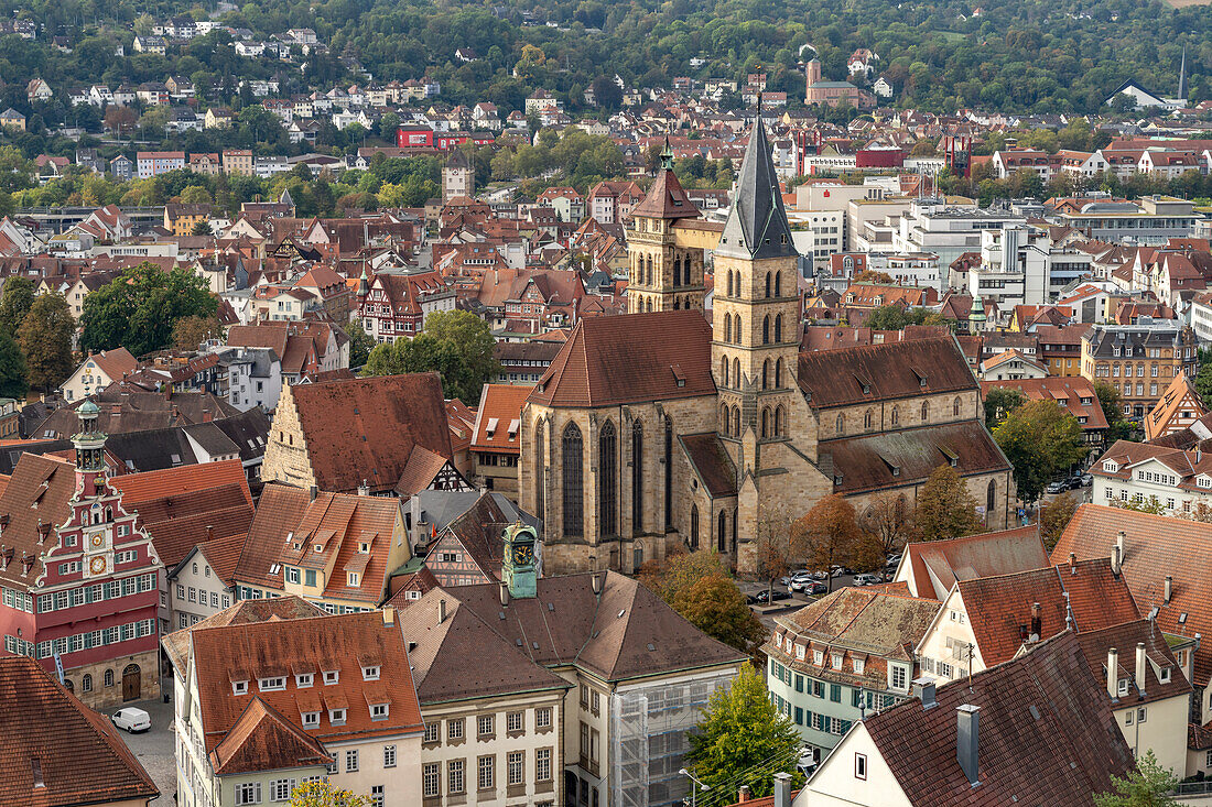 Blick von der Burg auf die Stadtpfarrkirche St. Dionys in Esslingen am Neckar, Baden-Württemberg, Deutschland 