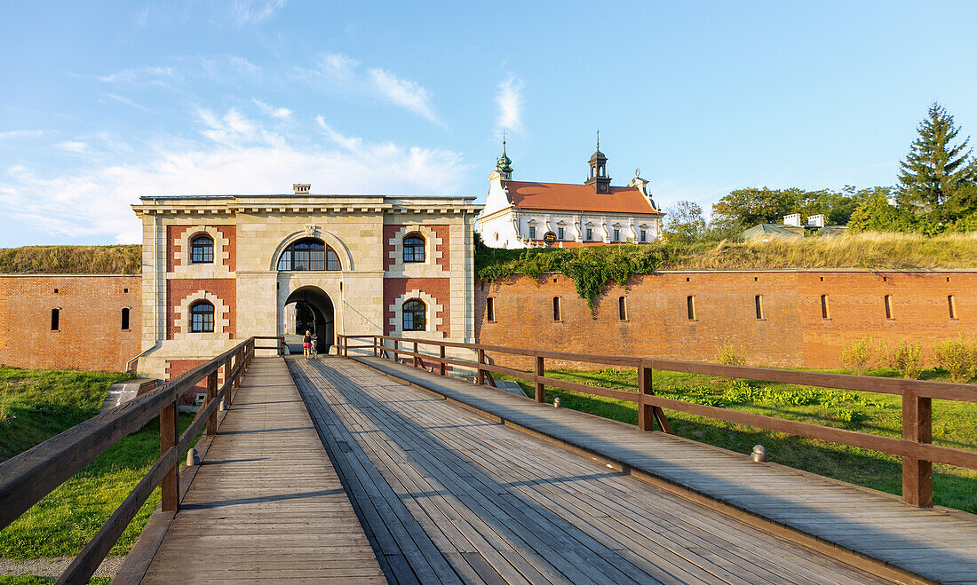 Bastion II with Szczebrzeska Gate, Stettiner Gate (Brama Szczebrzeska), in the background Cathedral (Katedra), formerly the Collegiate Church of St. Thomas, in Zamość in the Lubelskie Voivodeship in Poland