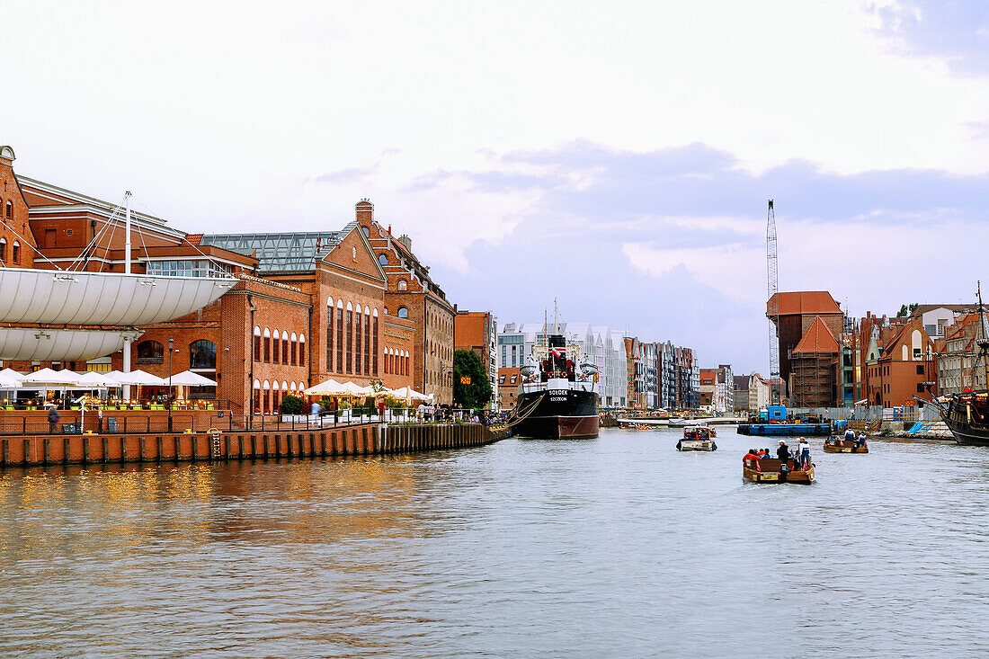 Bleihof Island (Ołowianka), Motława (Motlawa), Polish Baltic Philharmonic, Museum Ship Soldek (Sołdek) and view of the Crane (Brama Żuraw) in Danzig (Gdańsk) in the Pomorskie Voivodeship of Poland