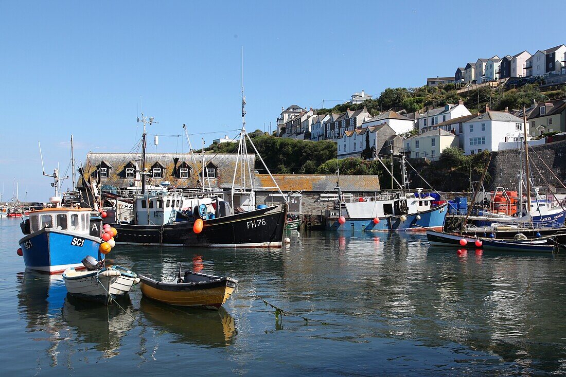 Blick auf den Hafen von St. Ives, Cornwall, England, Großbritannien