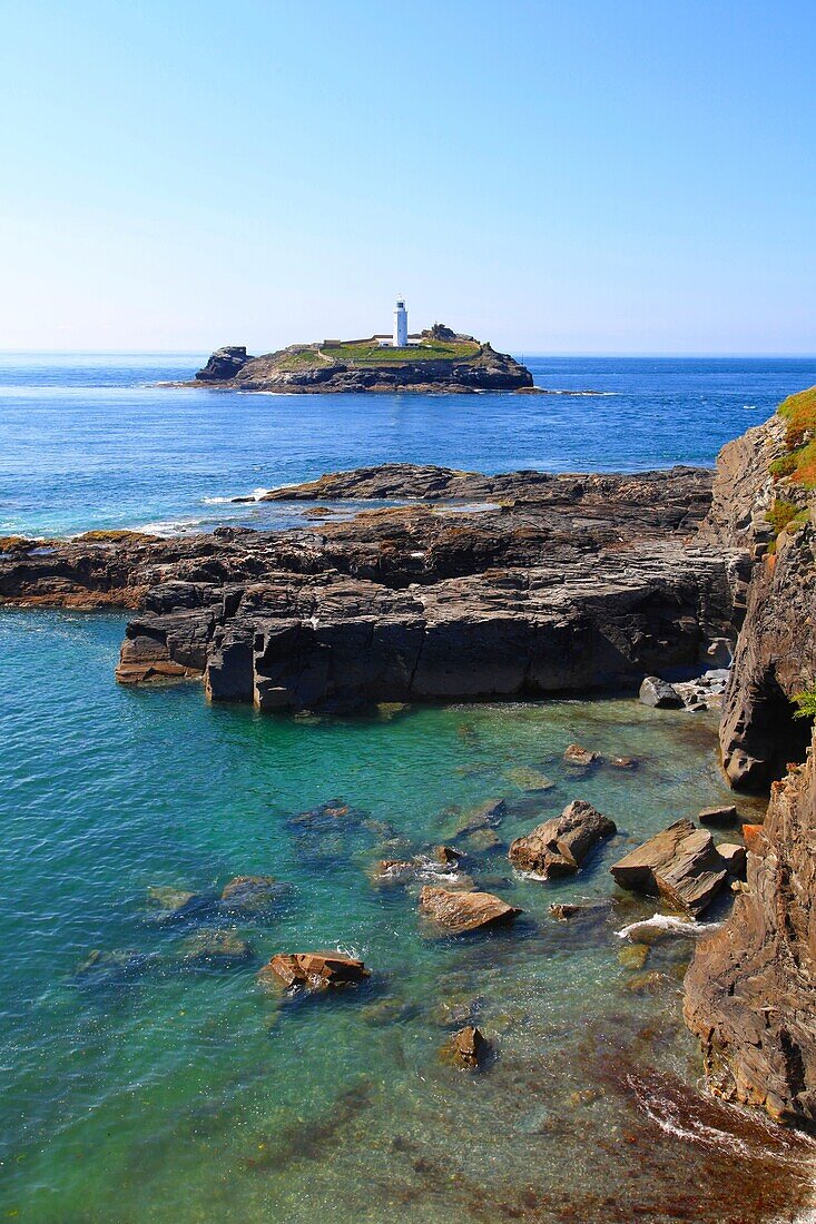 Blick auf Godrevy Lighthouse, St. Ives, Cornwall, England, Großbritannien