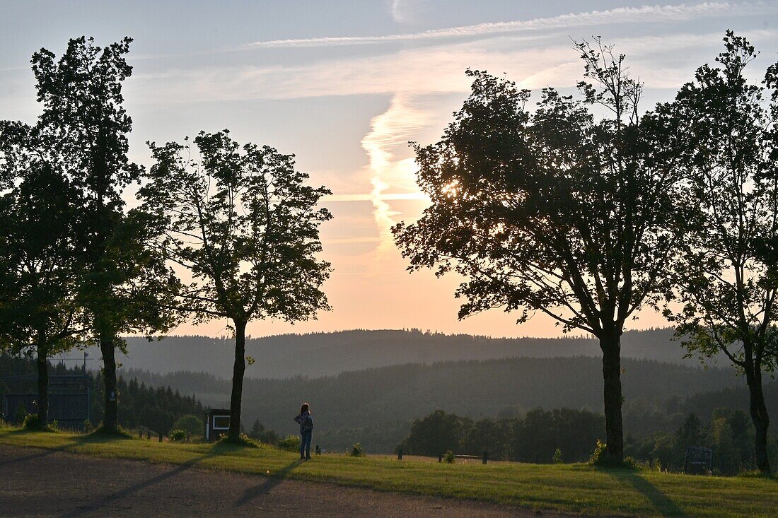 Sonnenuntergang bei Altstenberg bei Winterberg im Sauerland, NRW, Deutschland