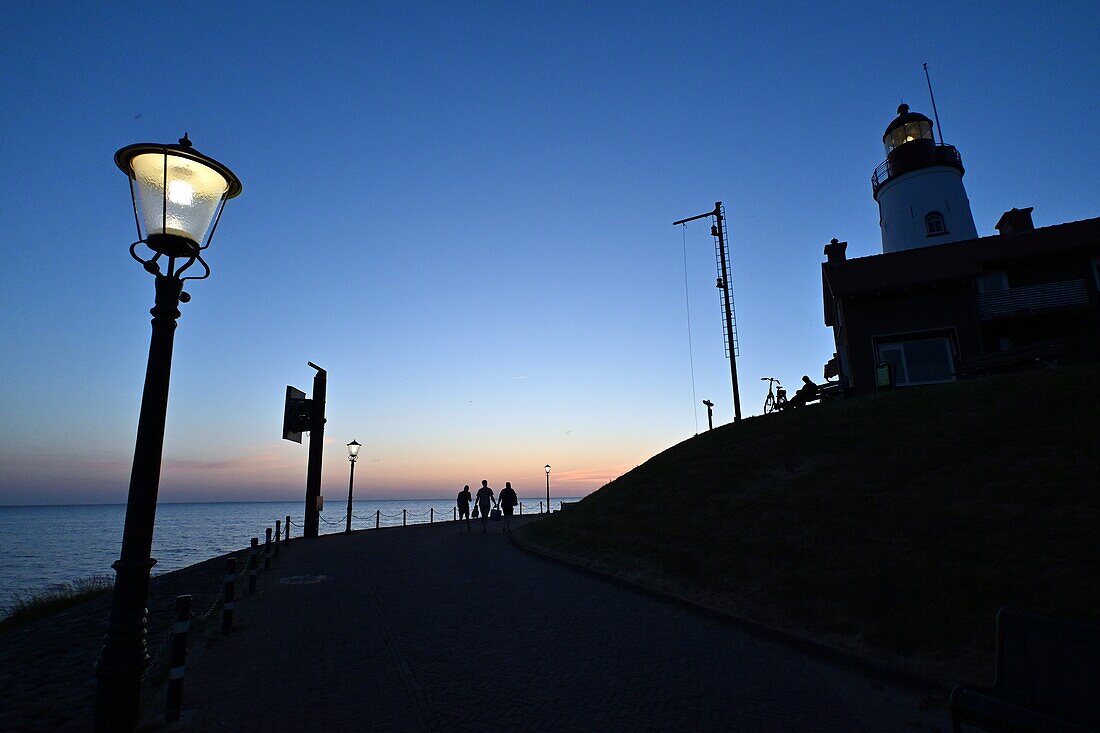 Leuchtturm mit Sonnenuntergang, Urk am Ijsselmeer, Niederlande