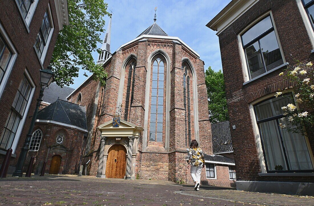 an der Jakobiner-Kirche in der Altstadt von Leeuwarden, Friesland, Niederlande