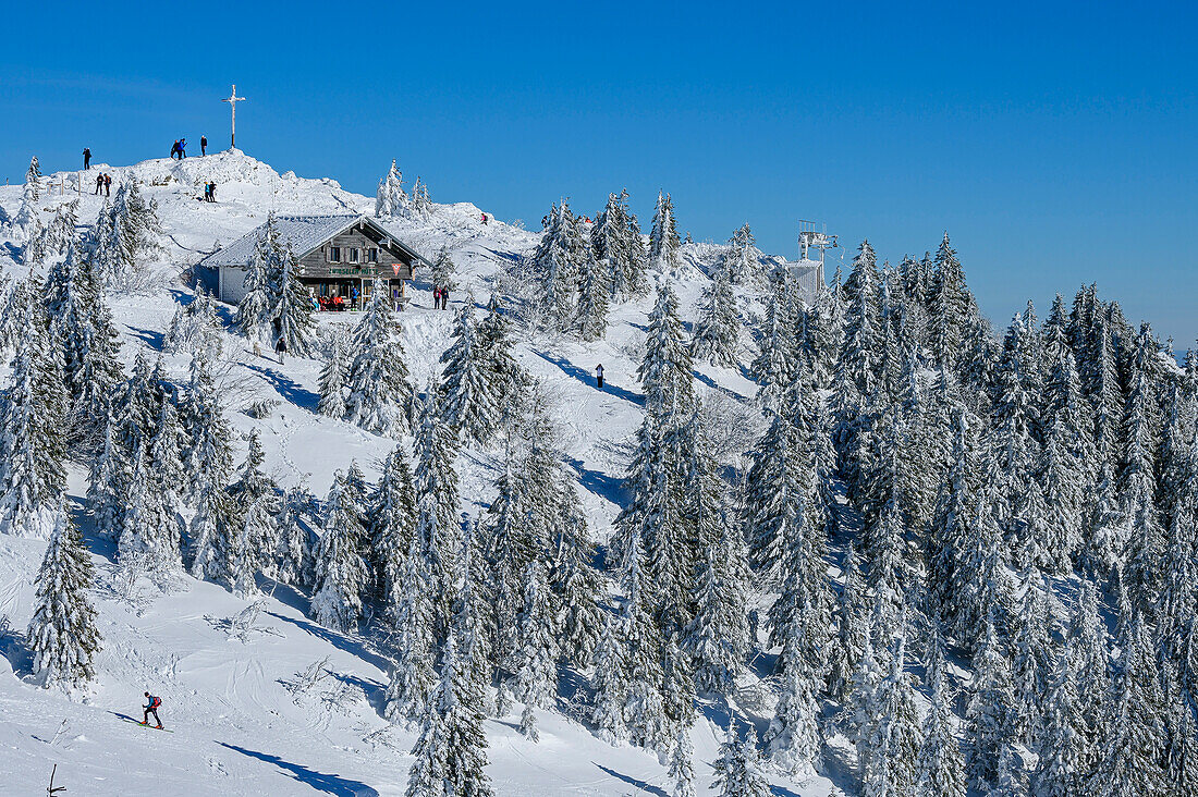 View of Großer Arber with summit cross and Zwieseler Hütte, Großer Arber, Bavarian Forest, Lower Bavaria, Bavaria, Germany