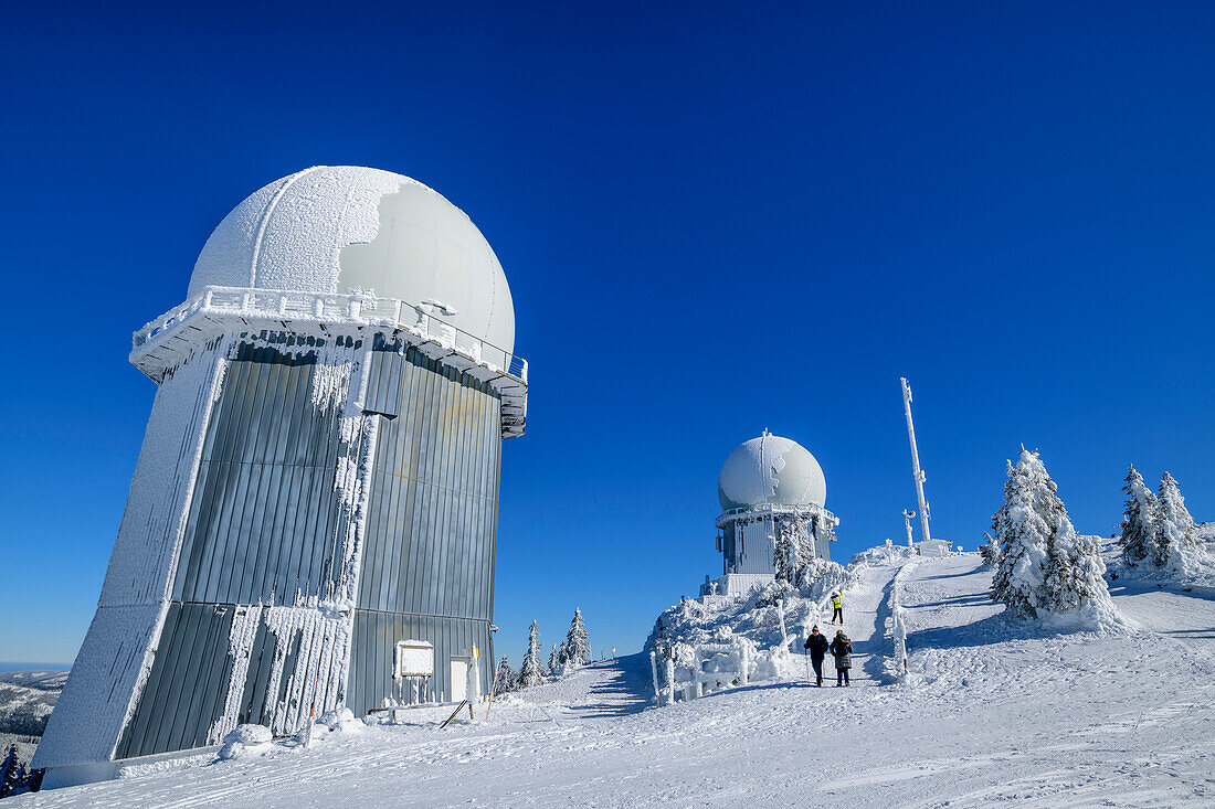 Verschneite Radarkuppeln am Großen Arber, Großer Arber, Bayerischer Wald, Niederbayern, Bayern, Deutschland 