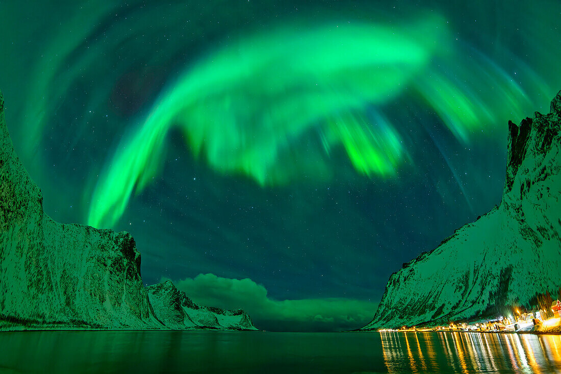 Polarlicht über Steinfjord, Steinfjord, Senja, Troms og Finnmark, Norwegen