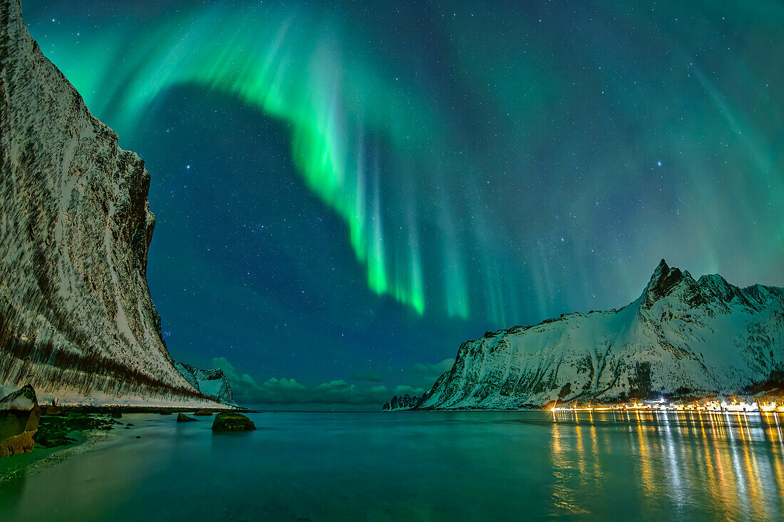 Northern lights over Steinfjord, Steinfjord, Senja, Troms og Finnmark, Norway