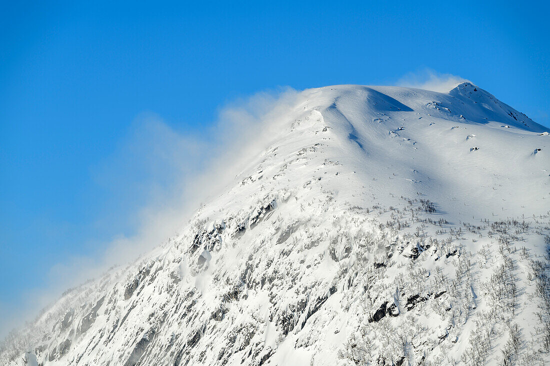 Snow plumes on mountains above the Nordfjord, Bergsbotn, Senja, Troms og Finnmark, Norway