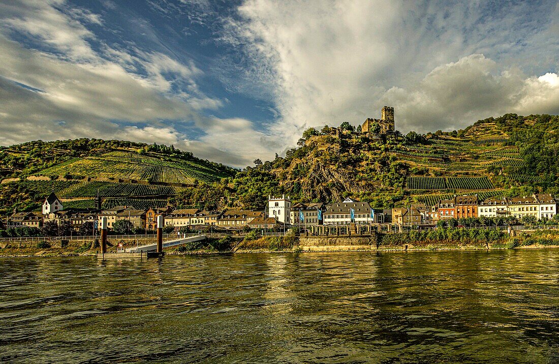 Old town of Kaub in the evening light, in the background Gutenfels Castle, Upper Middle Rhine Valley, Rhineland-Palatinate, Germany