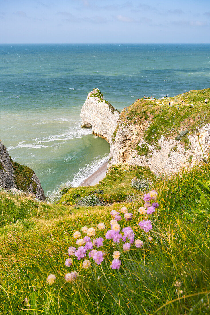 Chalk cliffs and cliffs along the long-distance hiking trail between Étretat and Yport