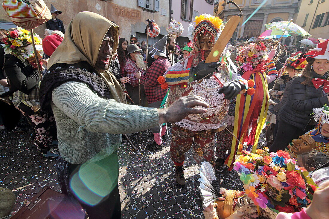 Karneval in Schignano, Comer See, Lombardei, Italien