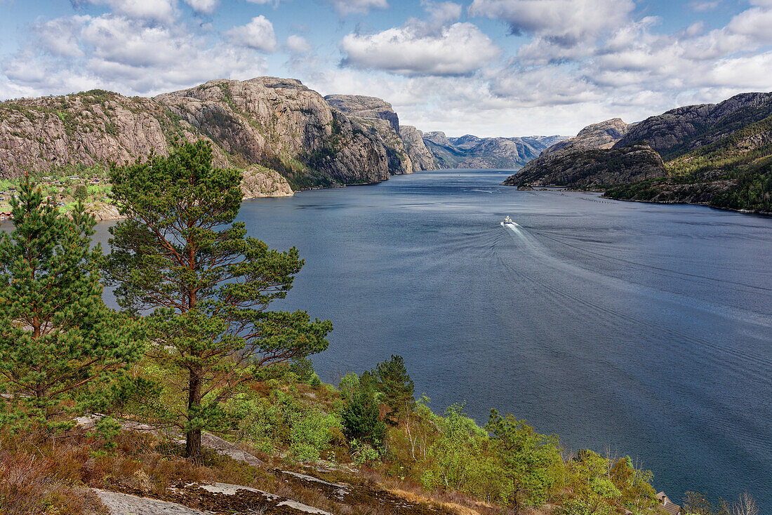 Norwegen, Rogaland, Blick auf den Lysefjord vom Høllesli Viewpoint