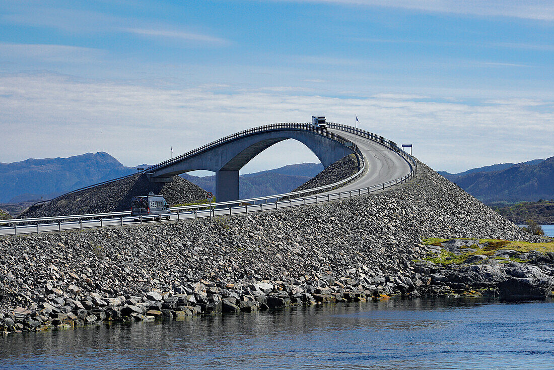 Norwegen, Provinz Møre og Romsdal, Storseisund-Brücke an der Atlantikstraße