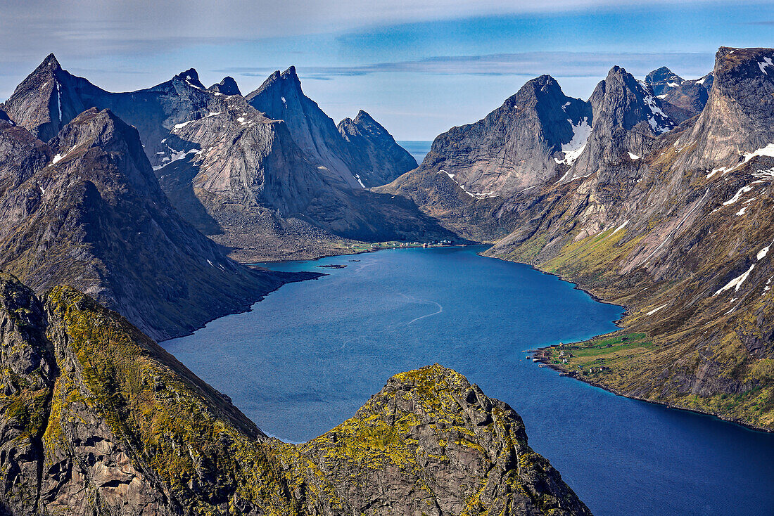 Norwegen, Nordland, Lofoten, Moskenes, Blick vom Reinebringen auf den Vorfjorden