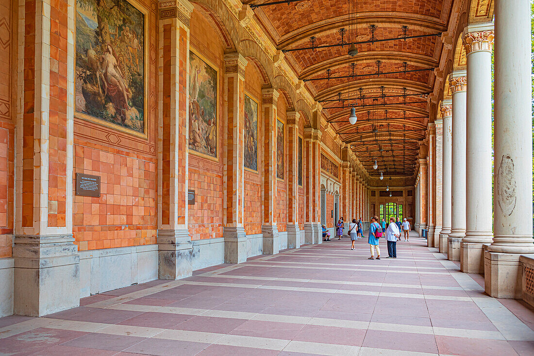 Trinkhalle im Kurpark in Baden-Baden, Baden-Wuerttemberg, Deutschland