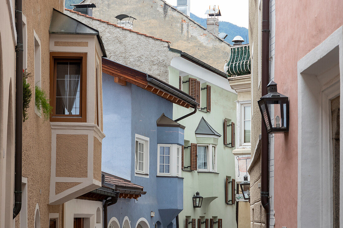 Bunte Häuser in der Altstadt, Brixen, Südtirol, Bezirk Bozen, Italien