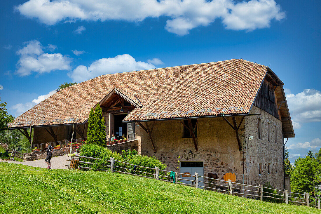 Alter mittelalterlicher Bauernhof, Südtirol, Bezirk Bozen, Italien
