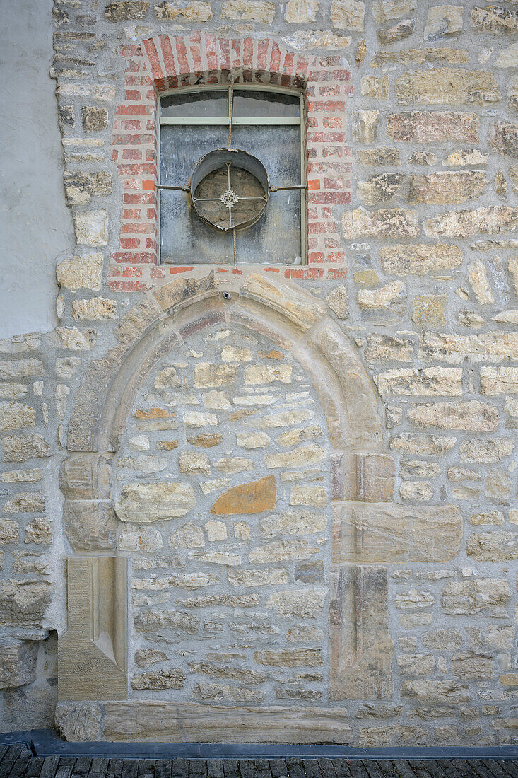 UNESCO Welterbe "Jüdisch-Mittelalterliches Erbe in Erfurt", zugemauerter Torborgen zur Alten Synagoge, Erfurt, Thüringen, Deutschland