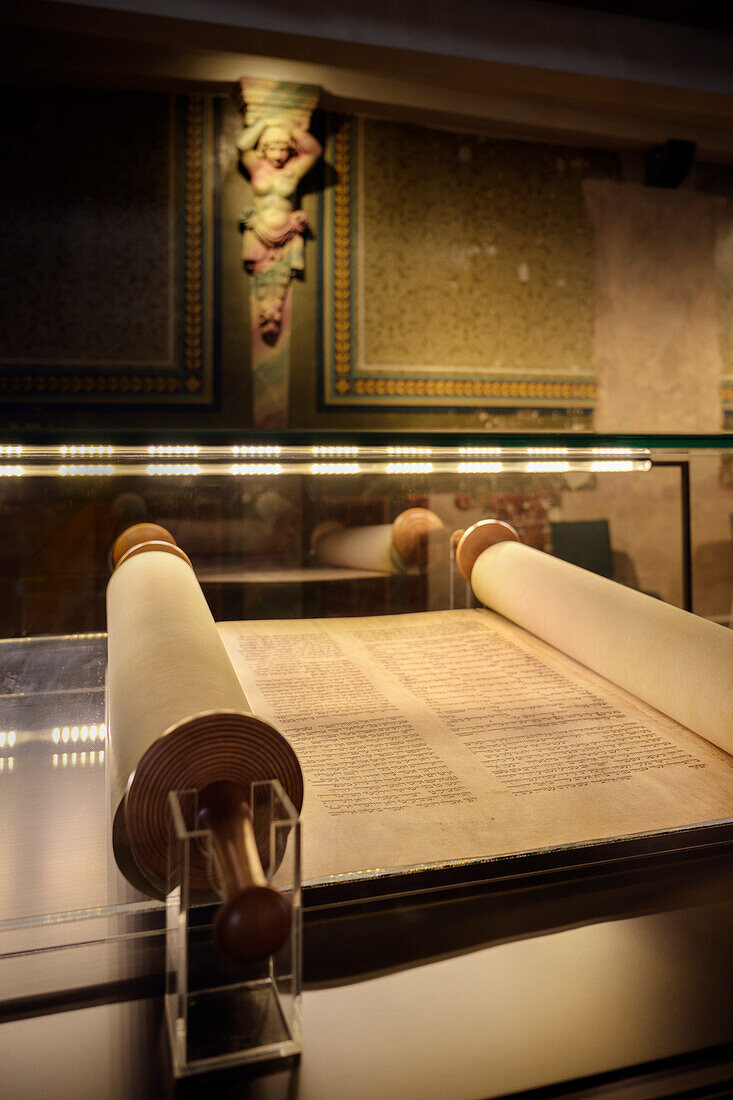UNESCO World Heritage &quot;Jewish-Medieval Heritage in Erfurt&quot;, Torah scroll exhibited in the dance hall in the Old Synagogue, Erfurt, Thuringia, Germany