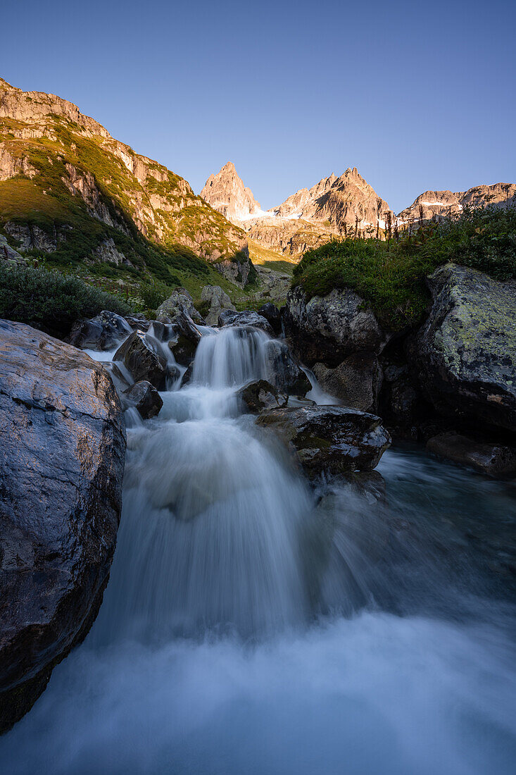 Wasserfall am Sustenpass, Sustenpass, Kanton Bern, Schweiz