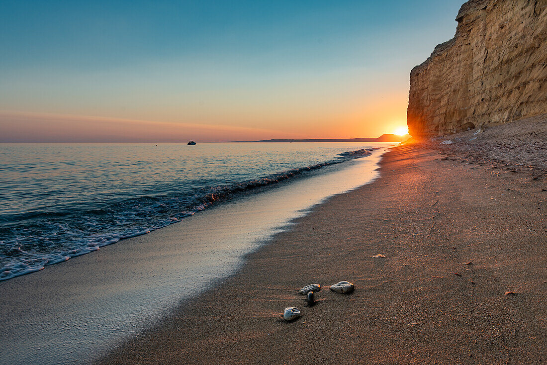 Sonnenuntergang am Hive Beach; Dorset, England, Großbritannien