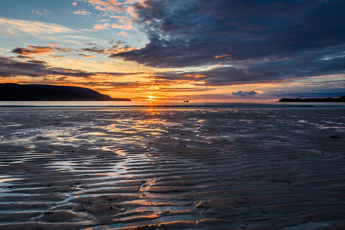Sonnenuntergang am Strand von Durness, Schottland, Großbritannien