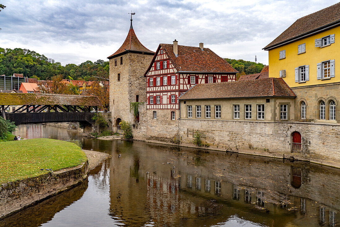 Sulferturm and half-timbered house on the Kocher in Schwäbisch Hall, Baden-Württemberg, Germany