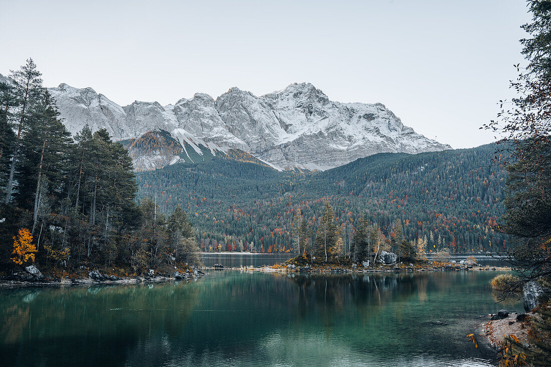 Atmospheric pictures from Eibsee in autumn