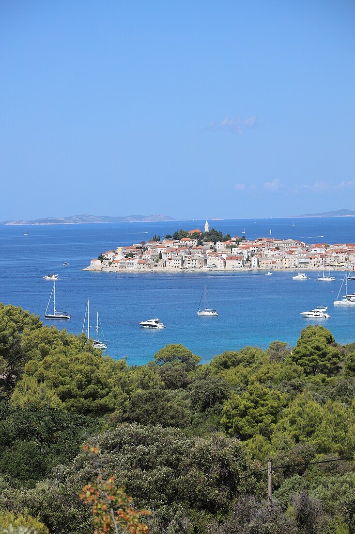 Blick auf die Halbinsel Primosten, Dalmatien, Kroatien