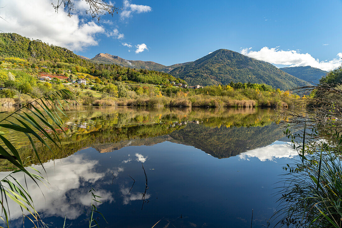 Der See Lago di Madrano in Madrano, Pergine Valsugana, Trentino, Italien, Europa