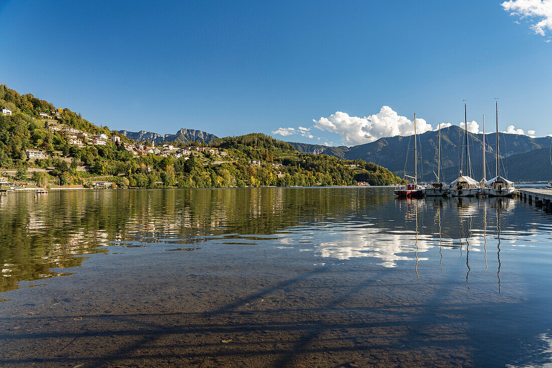 Segelboote am Caldonazzosee im Valsugana bei San Cristoforo, Trentino, Italien, Europa 