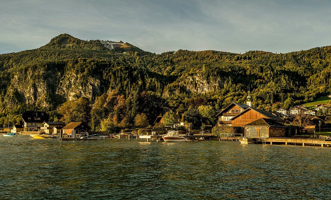 St. Gilgen on Lake Wolfgangsee in the morning light, in the background the Zwölferhorn, Salzburg state, Austria