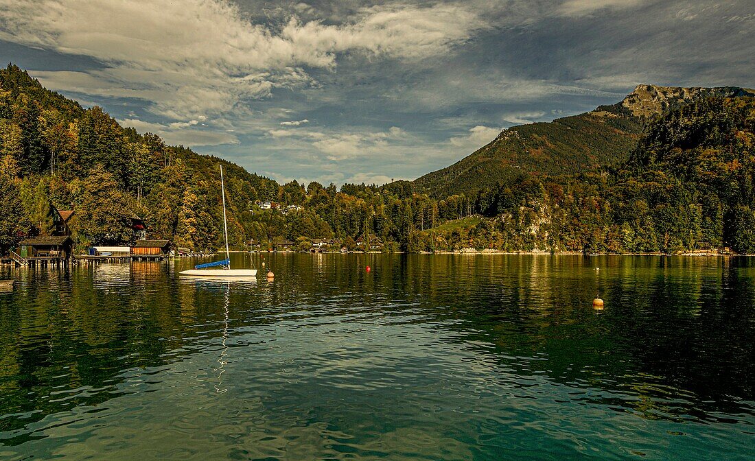 View over Lake Wolfgangsee with boats, boathouses and the hamlet of Brunnwinkl on the eastern shore of the lake, St. Gilgen, Salzburger Land, Austria