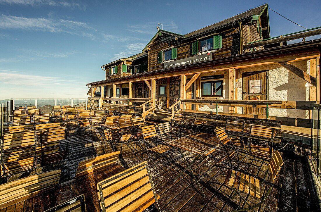 Restaurant Himmelspforte auf dem Schafberg im Morgenlicht, Salzkammergut,  Österreich