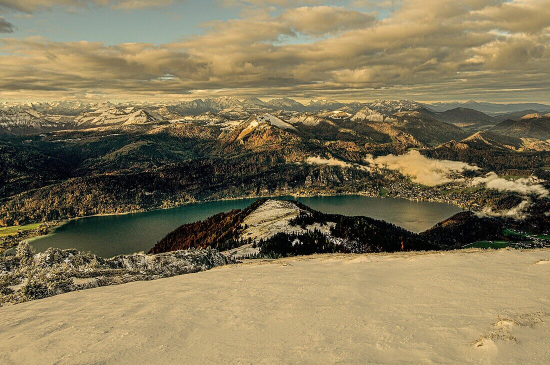 View from the wintry Schafberg to Lake Wolfgangsee and the mountains of the Salzkammergut, Salzkammergut, Austria