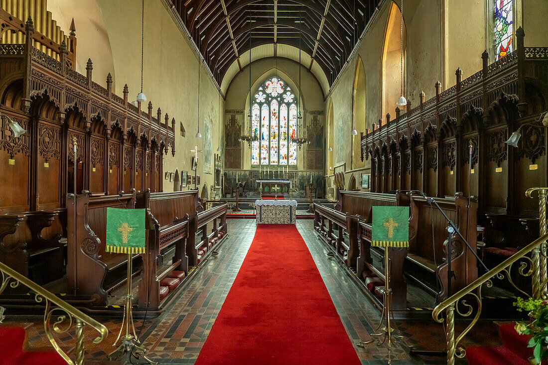 Innenraum der Kirche von  St Nicholas & St John in Monkton bei Pembroke, Wales, Großbritannien, Europa  