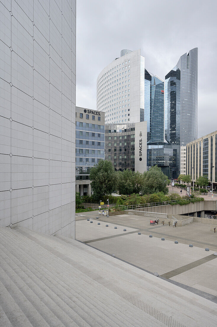 View from the La Grande Arche de la Fraternité triumphal arch to the modern high-rise district of la Défense, Paris, Île-de-France, France, Europe