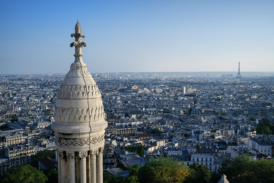 Blick von Basilika Sacré-Cœur de Montmartre auf Paris, Eiffelturm, Île-de-France, Frankreich, Europa