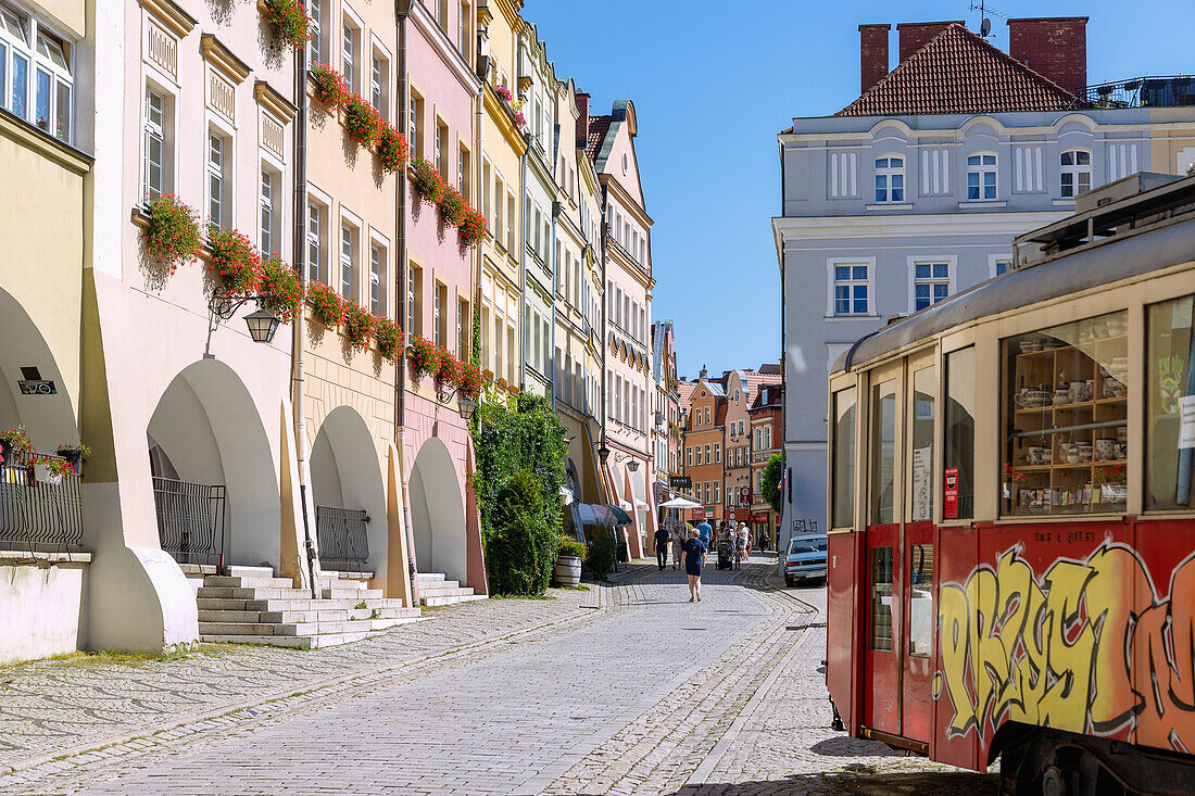 Town Hall Square (Rynek, Plac Ratuszowy) with town houses (Kamieniczky) and souvenir shop in an old tramway in Jelenia Góra (Hirschberg) in the Giant Mountains (Karkonosze) in the Dolnośląskie Voivodeship of Poland