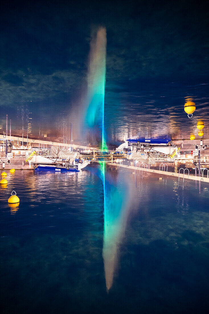 Doppelbelichtung des Jet d'eau, der Wasserfontäne im Genfersee, Genf, Schweiz