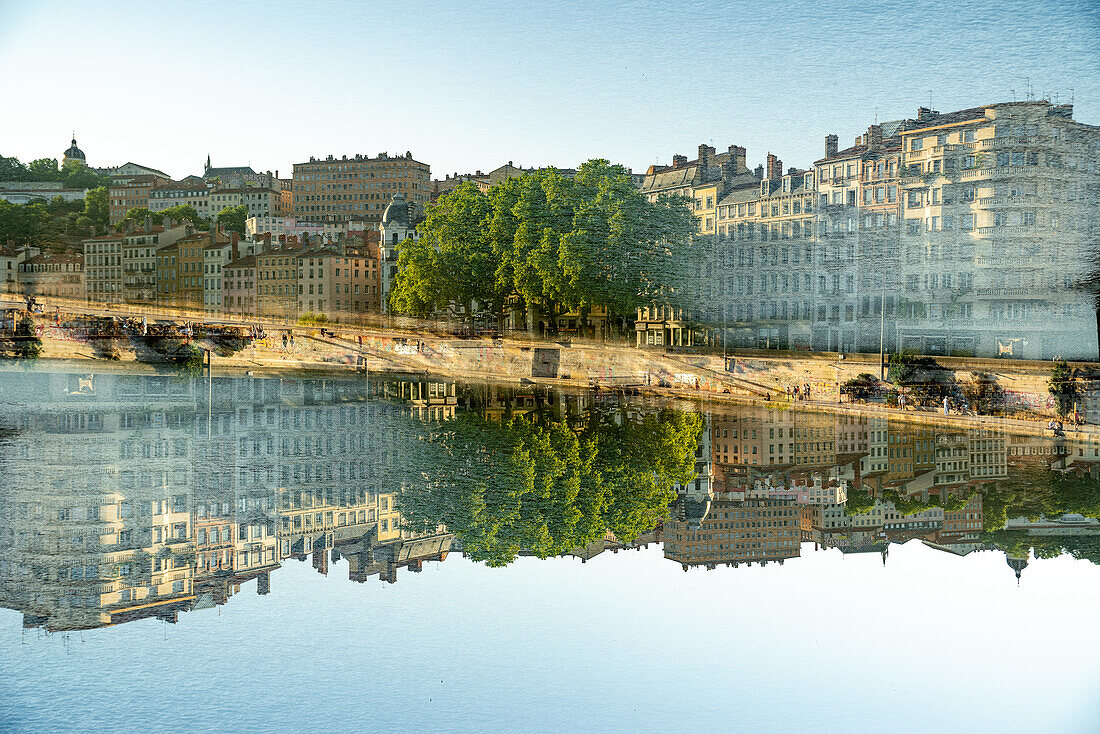 Doppelbelichtung vom Kai an der Rhône in Lyon, Frankreich.