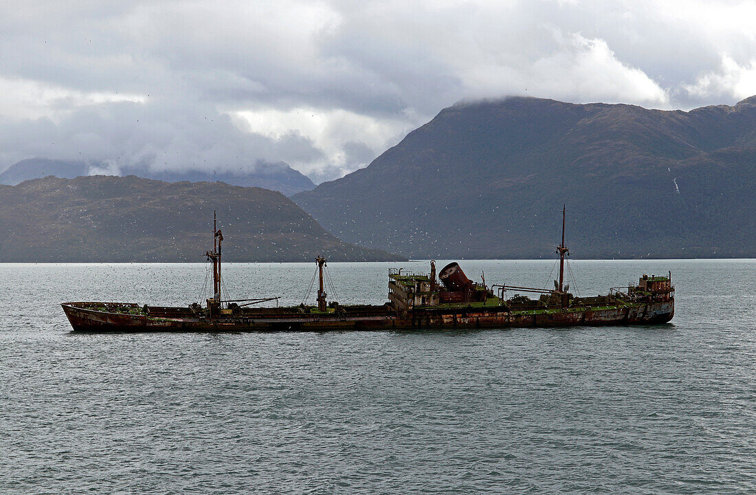 Chile; Southern Chile; Magallanes region; Mountains of the southern Cordillera Patagonica; on the Navimag ferry through the Patagonian fjords; Bajo Cotopaxi; Shipwreck of the &quot;Capitan Leonidas&quot;