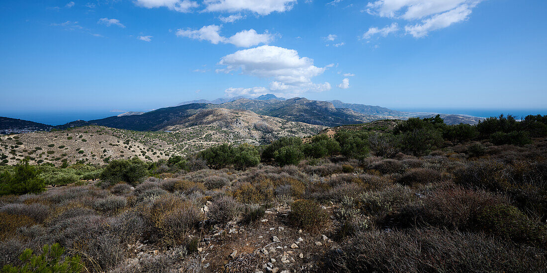 Blick von Kalafmaka auf des kretische Meer (links) und das lybische Meer (rechts), Kreta, Griechenland
