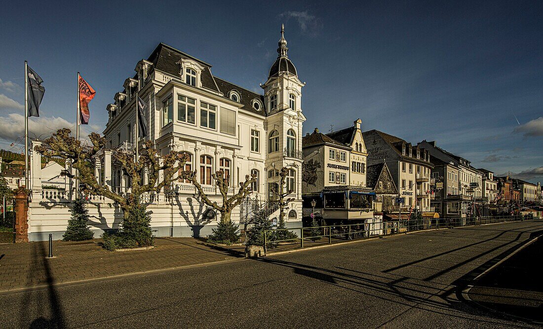 Historical buildings on the Rheinuferstrasse in Rüdesheim, Upper Middle Rhine Valley, Hesse, Germany