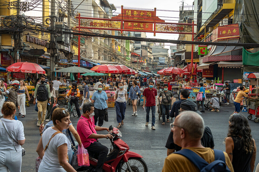 Busy street in Chinatown, Bangkok, Thailand, Asia