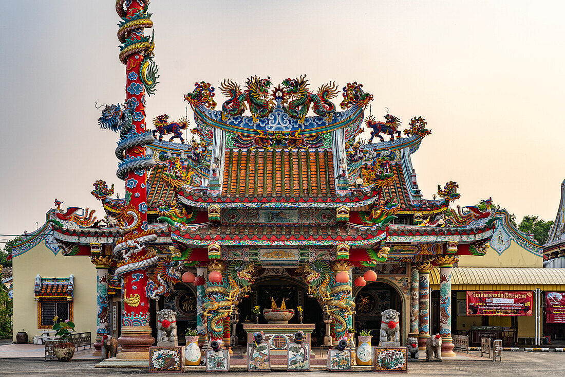 Der City Pillar Shrine im chinesischem Stil in Trat, Thailand, Asien