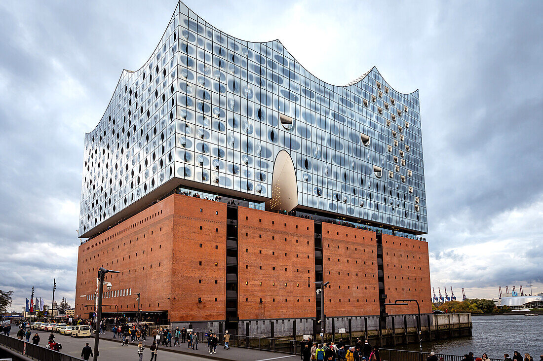 View of the Elbphilharmonie, Hamburg, harbor, Speicherstadt, Germany